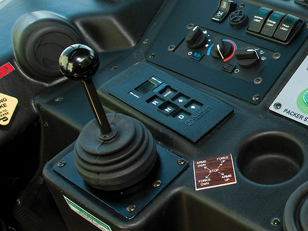 E-Z Pack Goliath G400 Simple, Easy to Use Integrated Controls