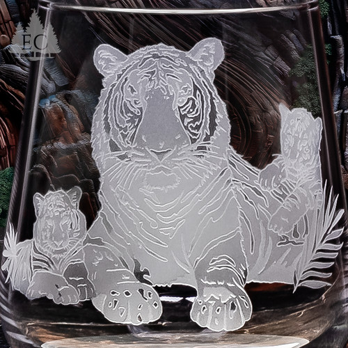 Tiger and Cubs Crystal Stemless Wine Glasses, Set of 4 - Detail
