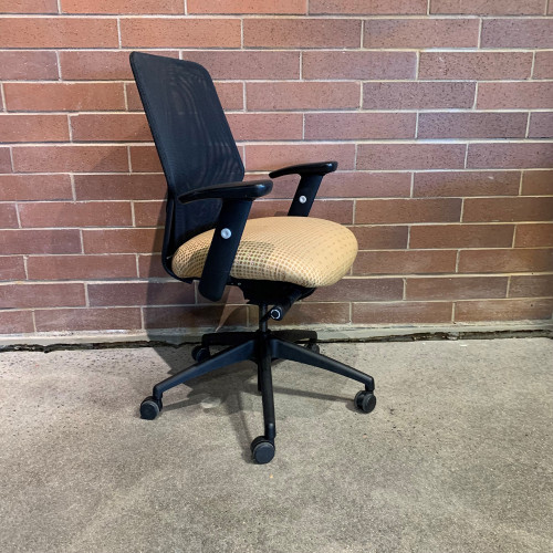 Pre-Owned Sit On It Mesh Back Task Chair
