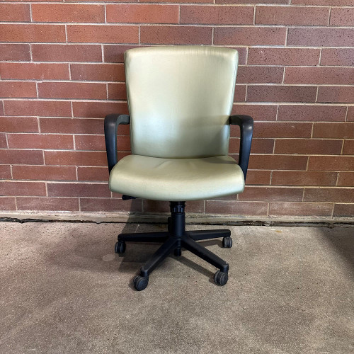 Pre-Owned Kimball Stature High Back Chair