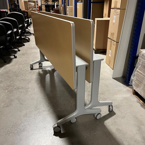 Pre-Owned Blonde Laminate Flip-Top Nesting Table