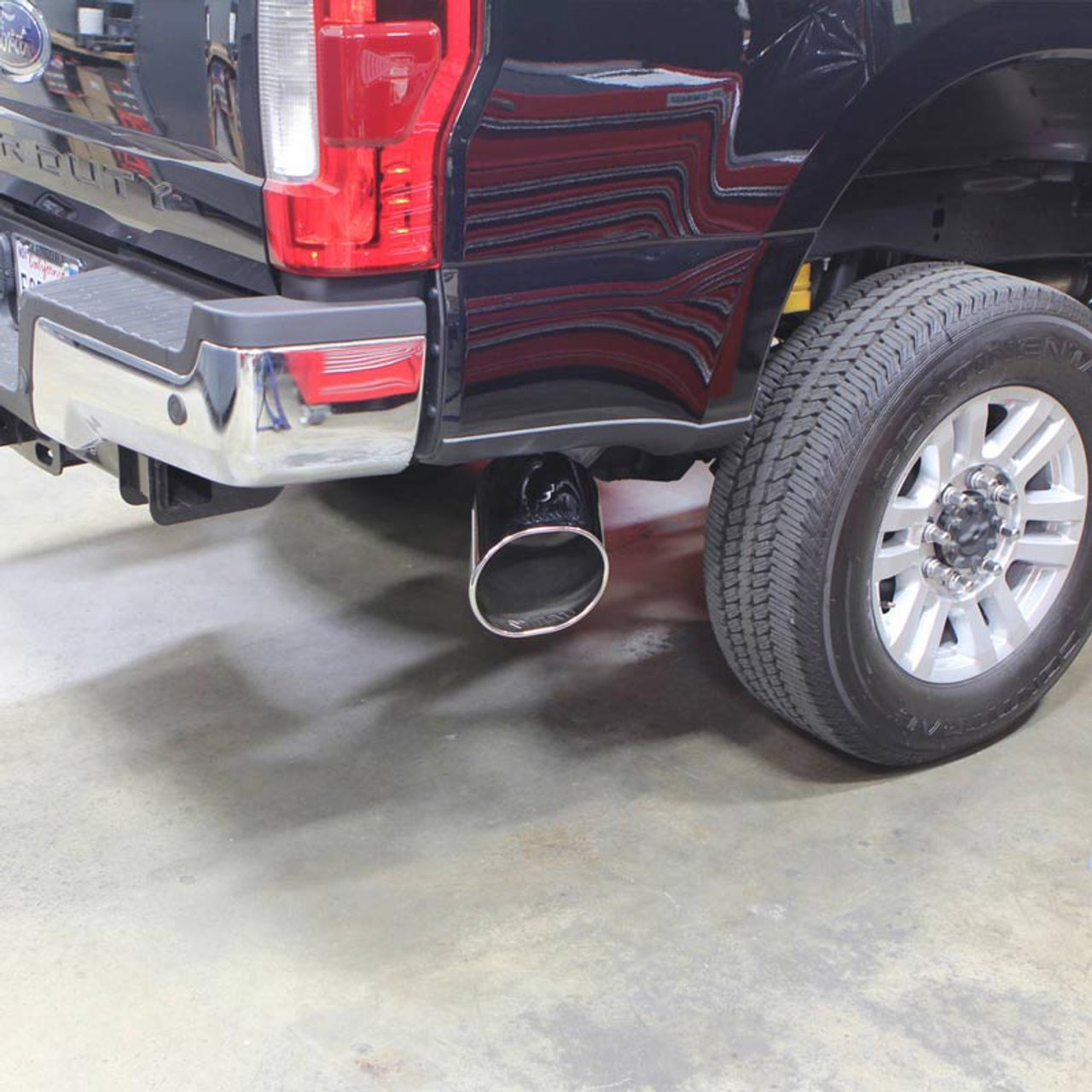 Banks Power 5" Single Monster Exhaust System 2017 to 2023 6.7L Powerstroke (Extended/Crew Cab- In Use 2 View