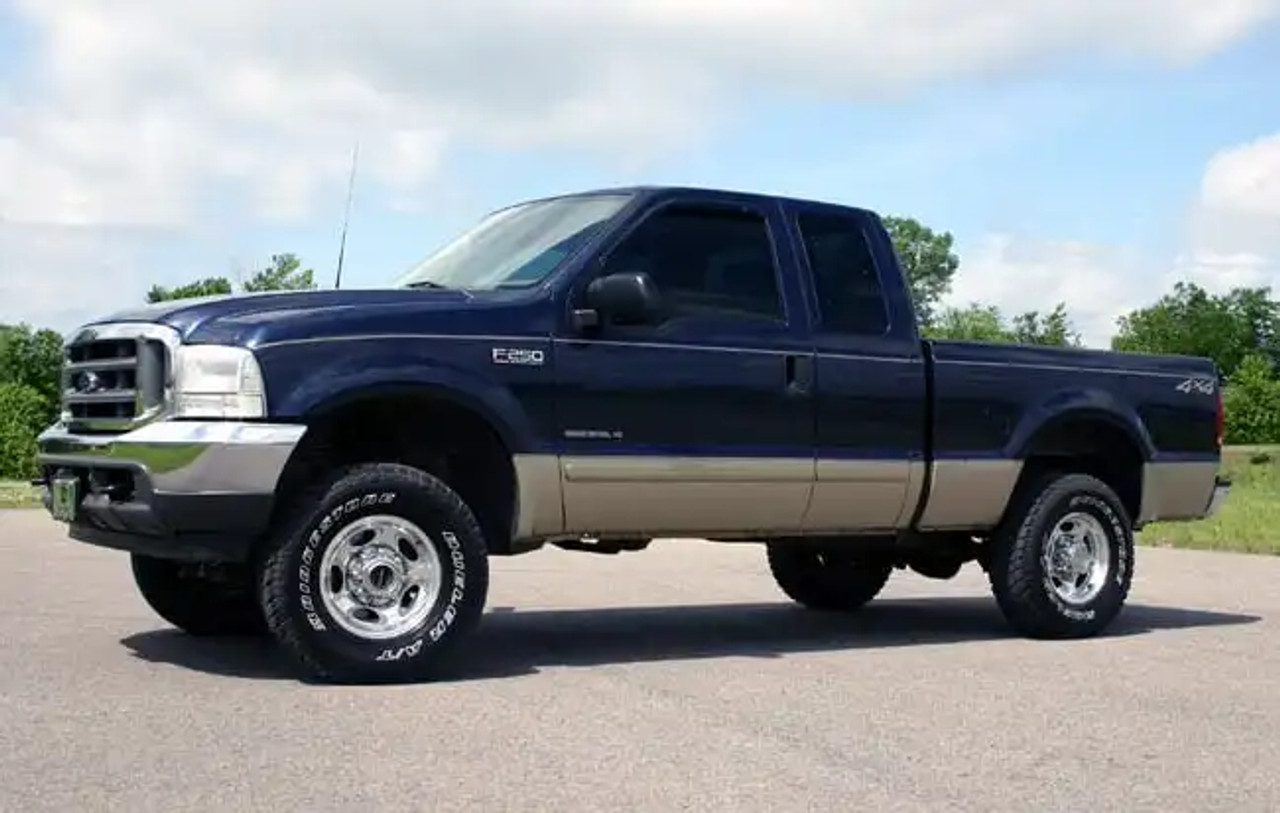 Rough Country 2 Inch Leveling Kit for 1999 to 2004 Ford Super Duty Powerstroke 4WD (511-config) In Use View
