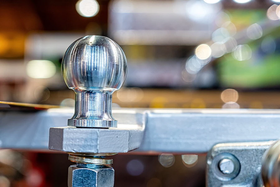 2-Inch vs. 2.5-Inch Receiver Hitch: Which One Does Your Truck Need? thumbnail image