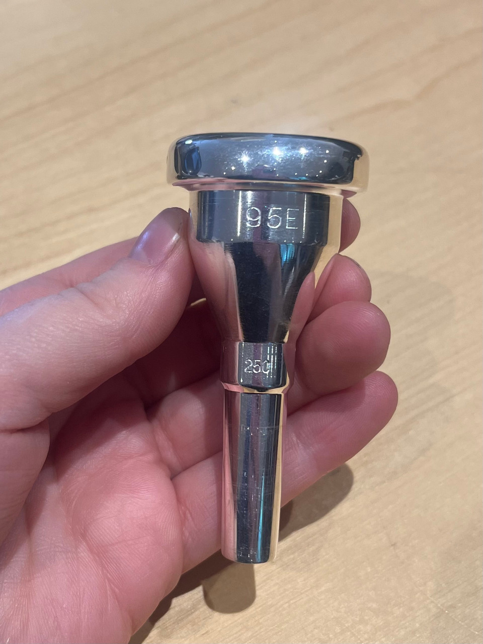 洋楽 JOHNSON ENOS 1999 AOR Discounted 95E Gen2 Brass Trombone Mouthpiece .250 Throat