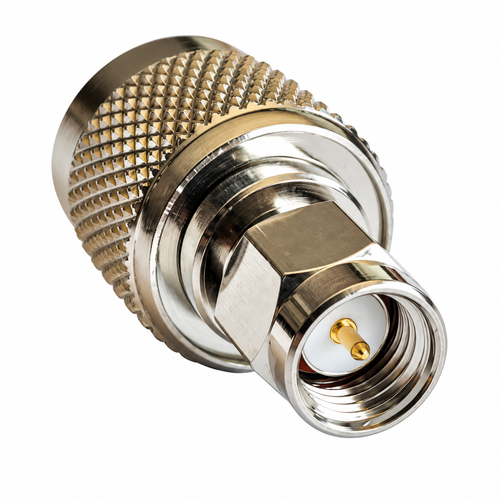 Adapter: SMA-male (plug); Closed up.