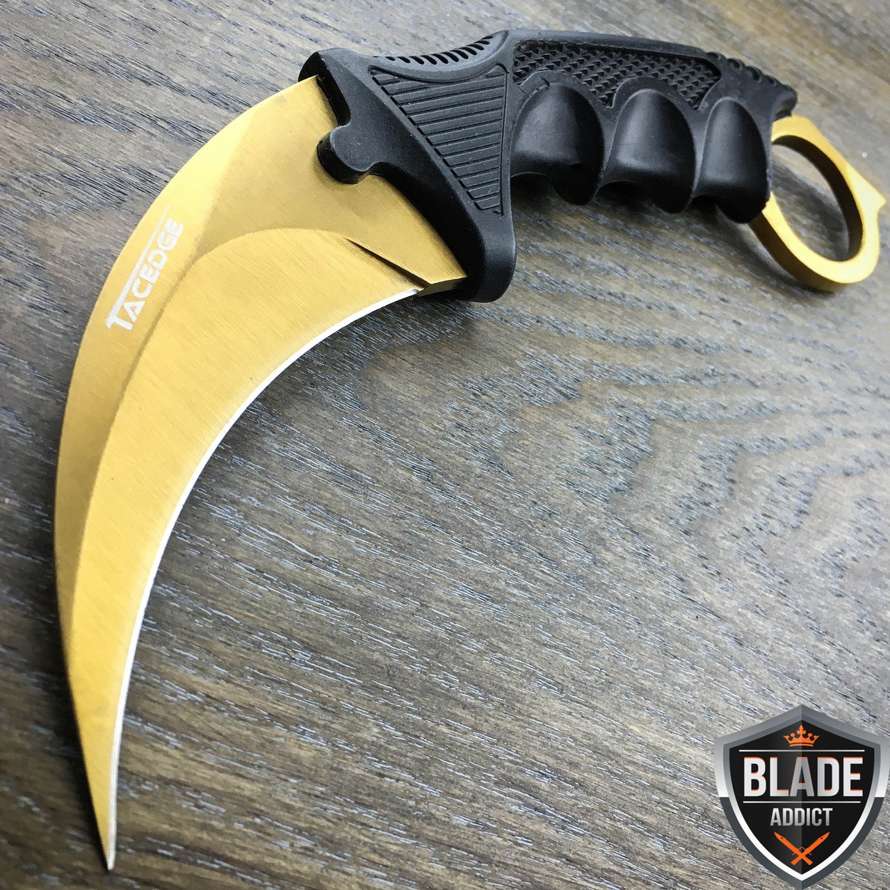 Золотой керамбит голд. Керамбит Голд. Gold керамбит Gold. Karambit Knife Tactical. Свнтляющмц керамбит Голд.