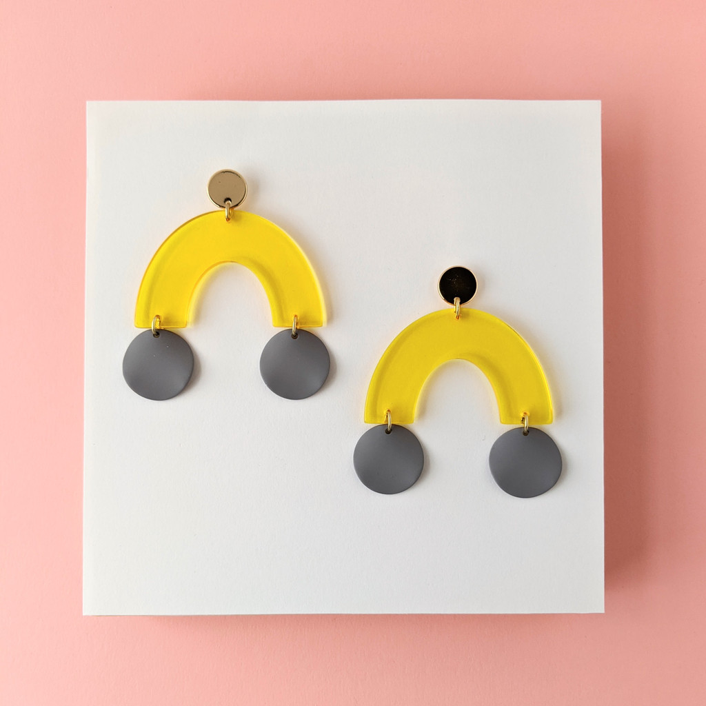 Take the Leap Arch Earrings / Yellow