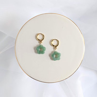 Dainty Flower huggie earrings / Green