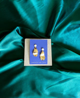 Flow wavy drop earrings/ White + Gold