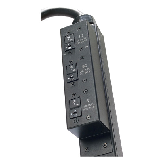 Detail of the breakers of the APC AP7598