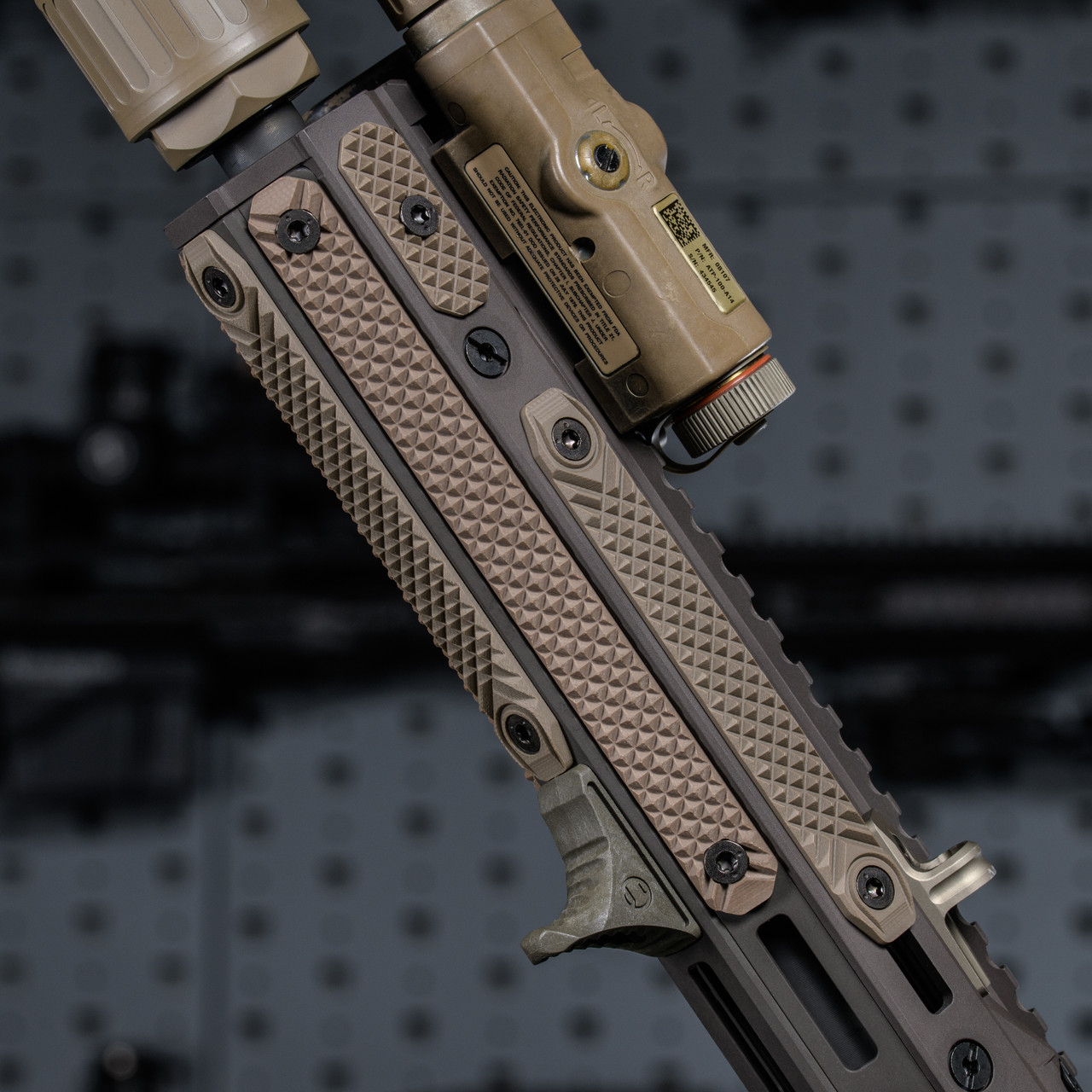 RAILSCALES G10 solo (1Slot / Dragon) M-LOK 実物 レールカバー RailScales® - Explore Our MLOK G10 Rail Covers | RailScales