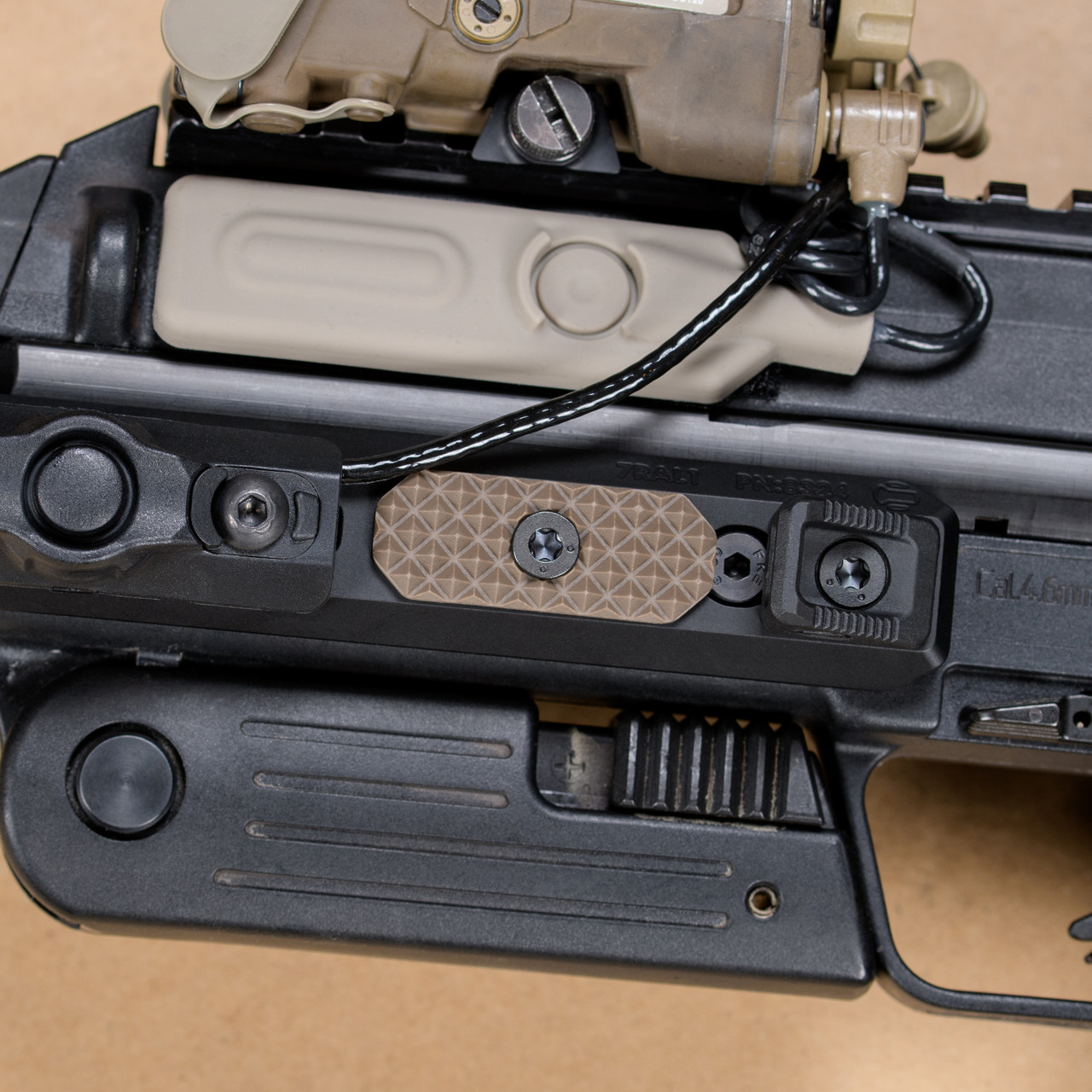 RailScales in MLOK 3枚セット■Mini Dot XOS™ Rail Scales in MLOK - Shop Our Durable Three-Sided Rail Grips