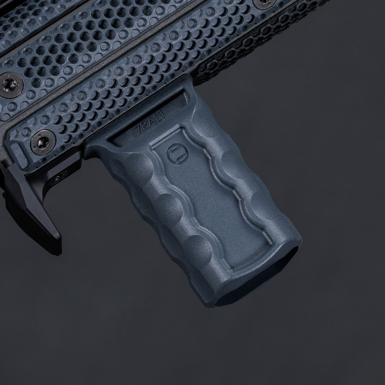 実物 Railscales RSBM-P MLOK FDE フォアグリップ RSBM-P™ Vertical Foregrip - Shop Lightweight AR Grips