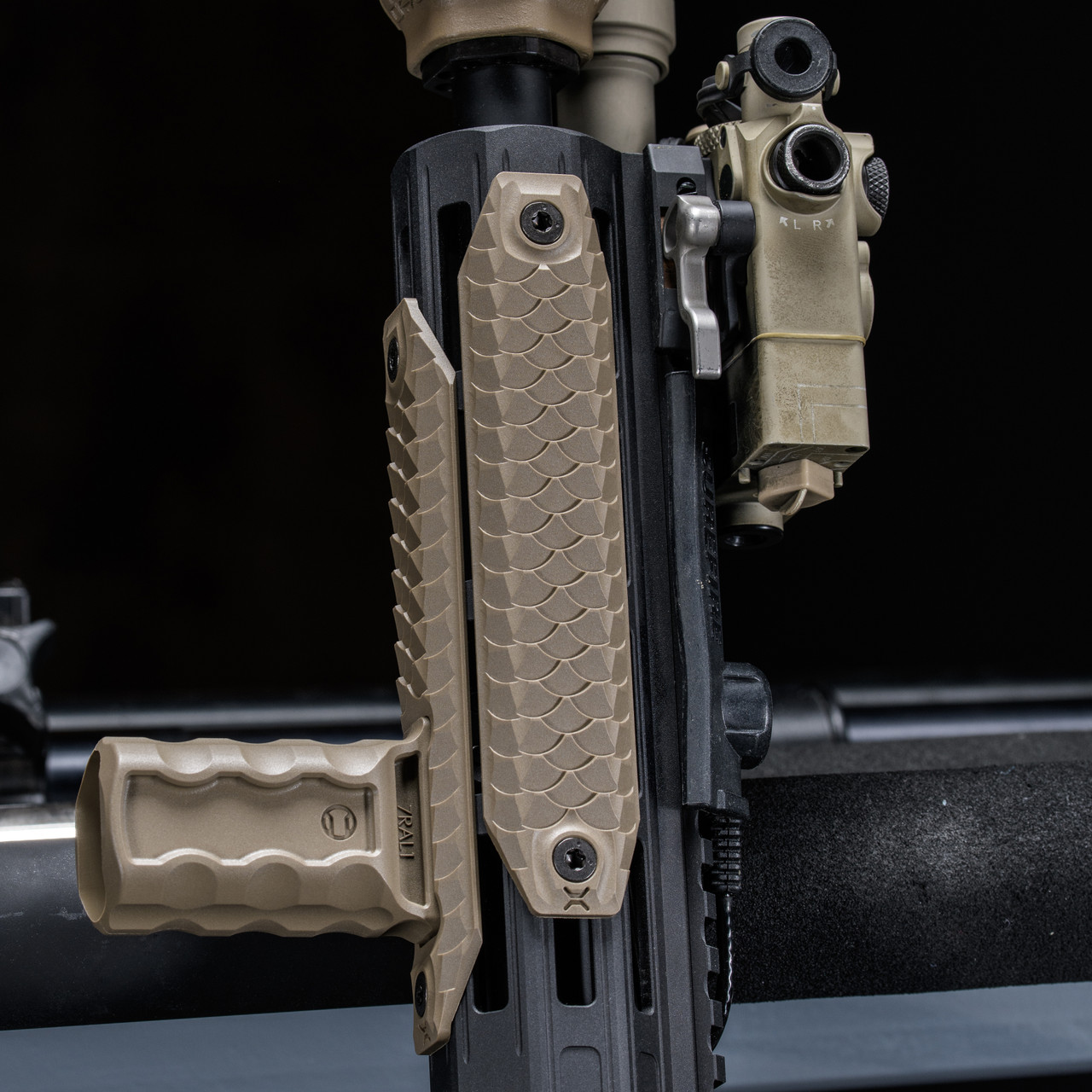 実物　RAILSCALES HTP Scales in MLOK Dragon FDE TAN- 4枚セット (PTW VFC トレンド　KAC DAS マルイ　GBB)