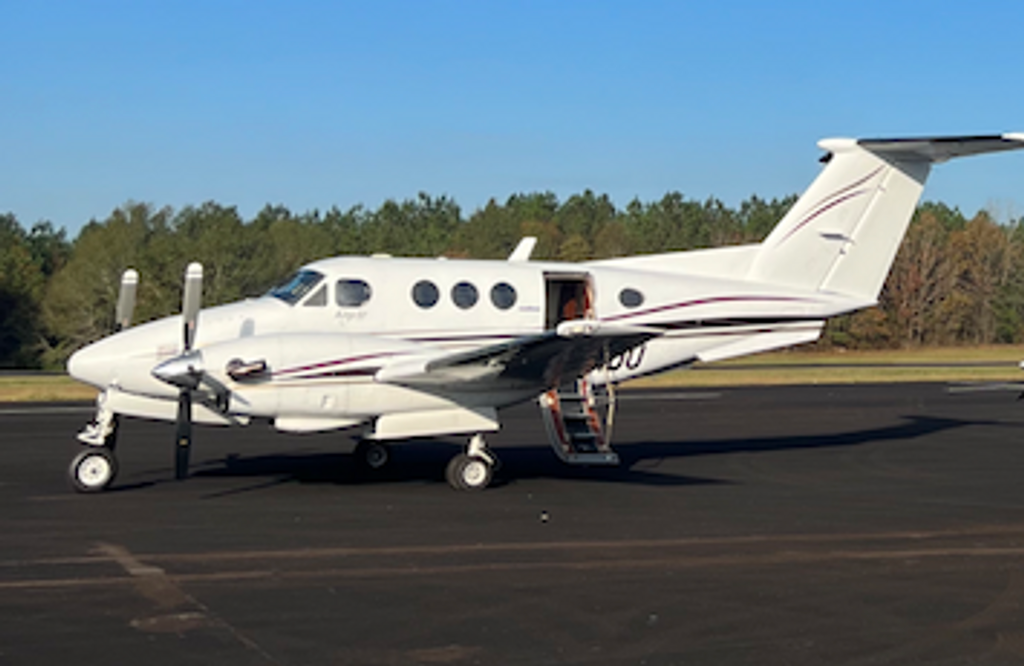 F90 King Air | LA-82