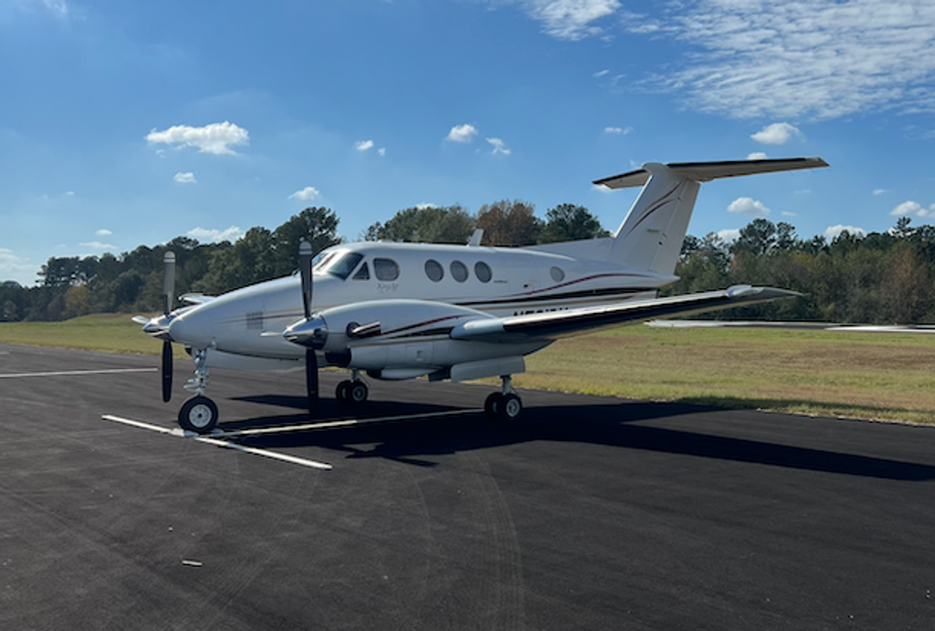 F90 King Air | LA-82