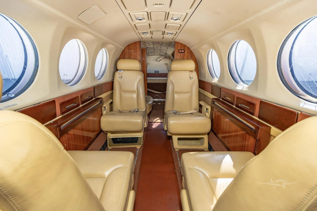 King Air 300 | FA-120