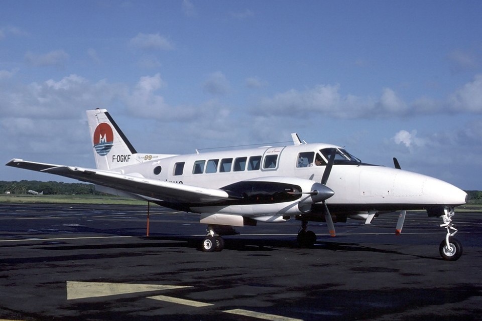 beech-99-airliner-air-martinique-an14474221-e1433797078658.jpg