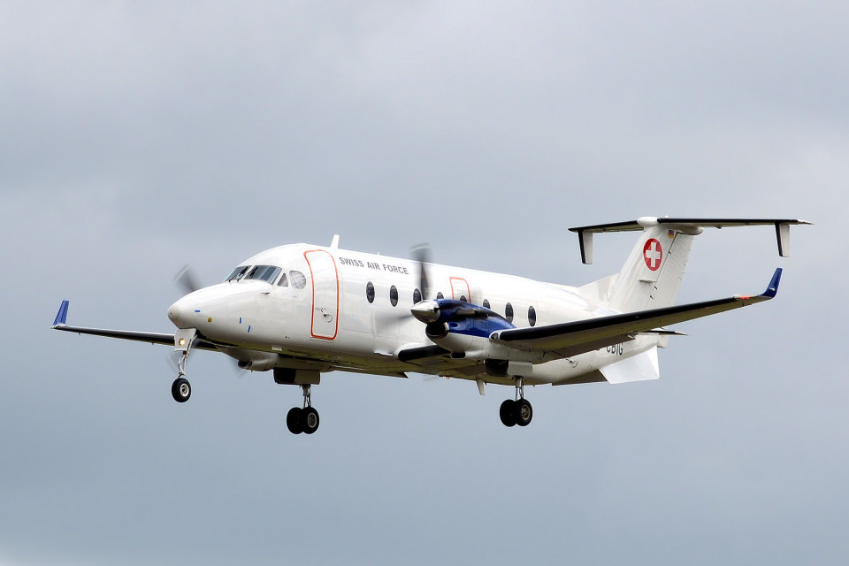 beechcraft-1900d-d-cbig-fairford-arp1-e1433797517409.jpg