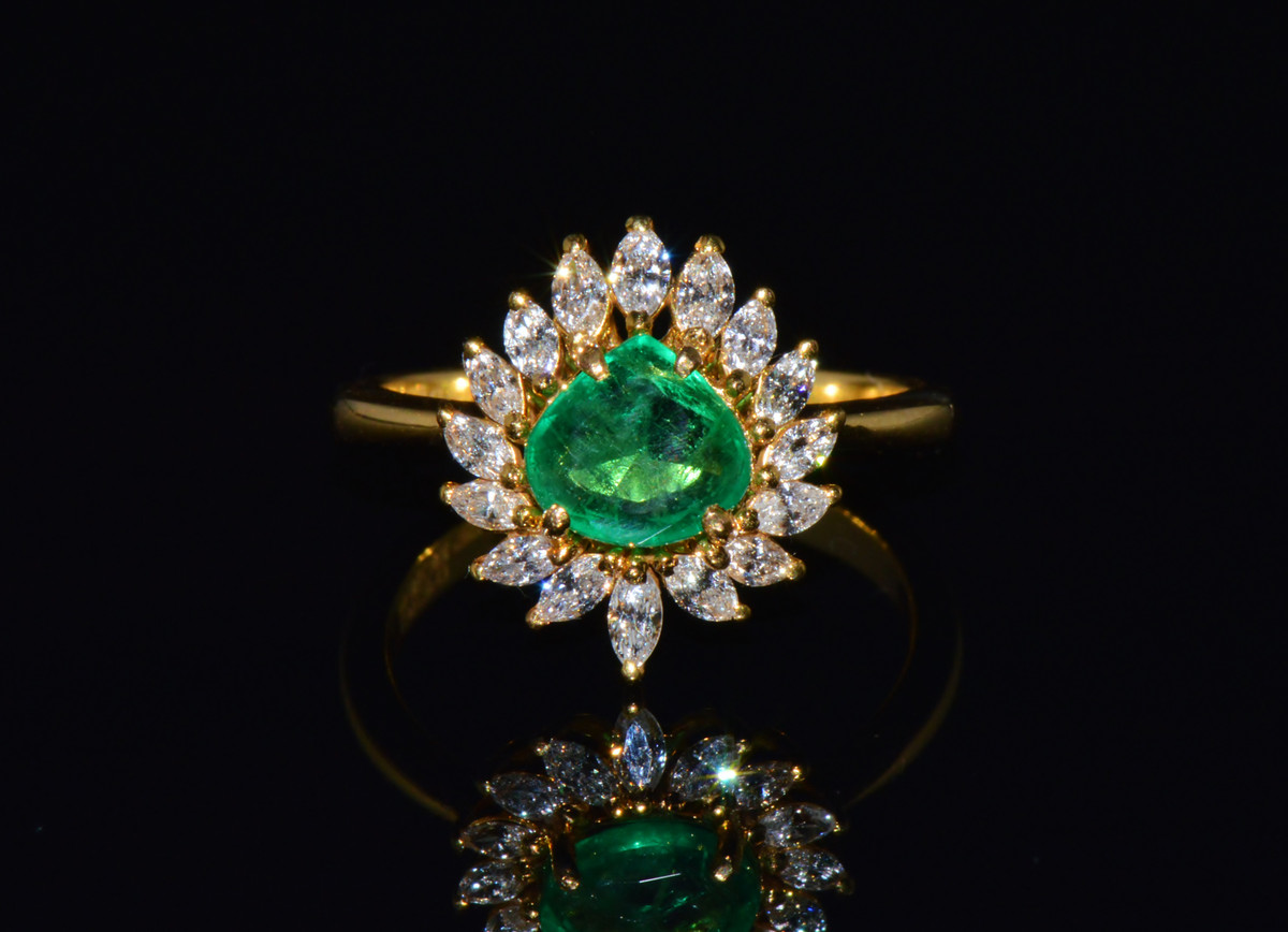Certified Natural 1.96CTS VS F Diamond Emerald 18K Solid Gold Cluster Ring