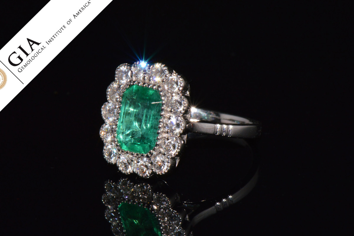 GIA Certified Natural 3.10Cts VS F Diamond Emerald 18K Solid Gold Milgrain Bezel Halo Ring