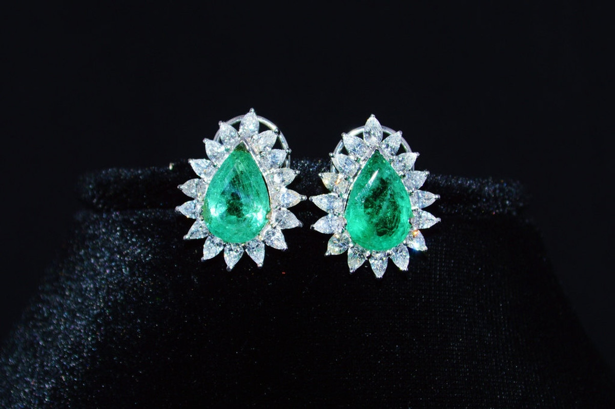 Certified Natural 15.02CTS VS F Diamond Emerald 18K Solid Gold Cluster Earrings