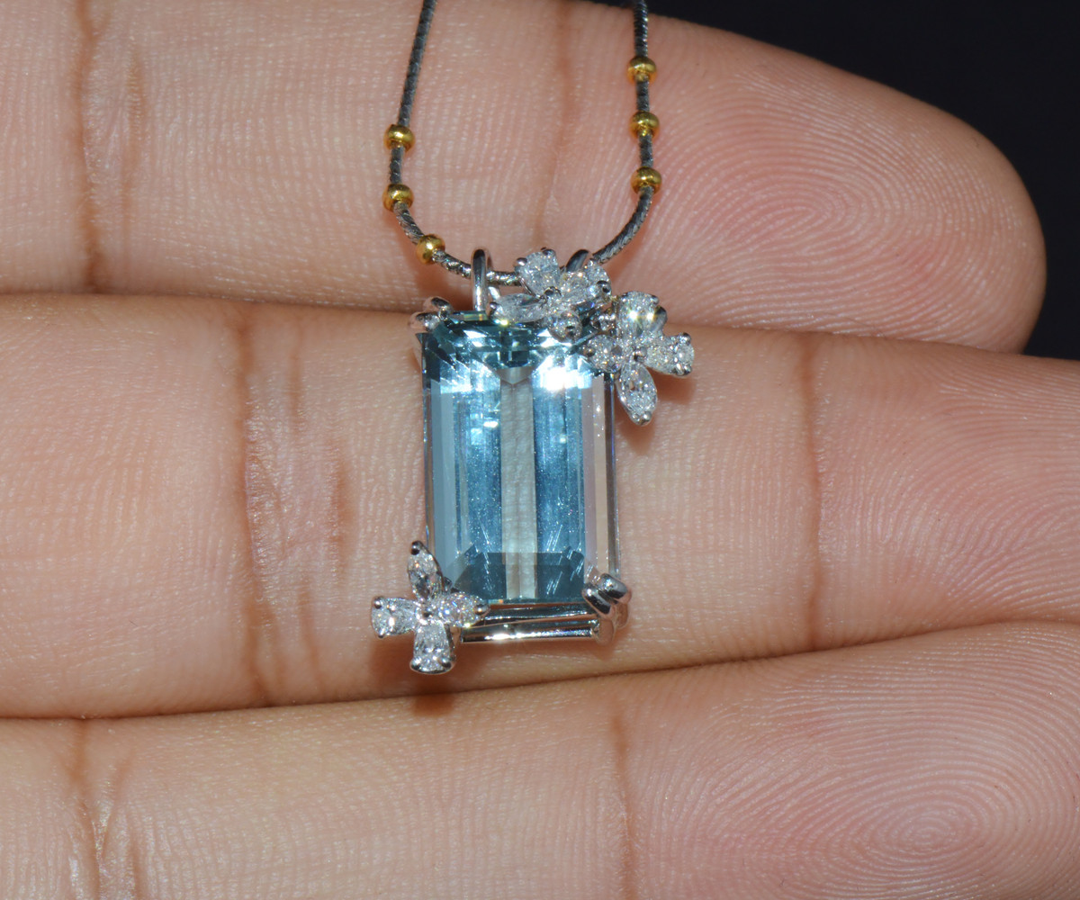 Certified Natural 11.60Cts VS F Diamond Aquamarine 18K Solid Gold Pendant Necklace