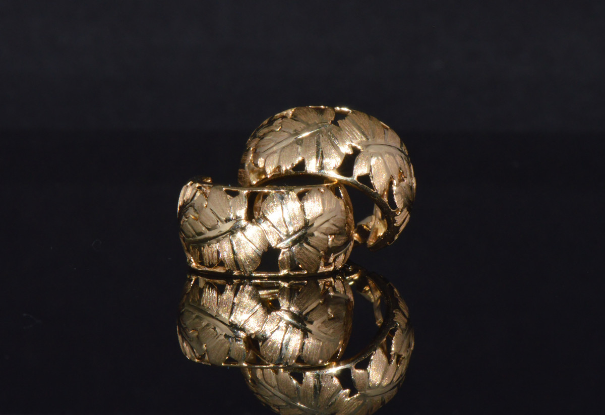 Estate Italian 585 14K Solid Gold Hoop Engraved Leaves Earrings