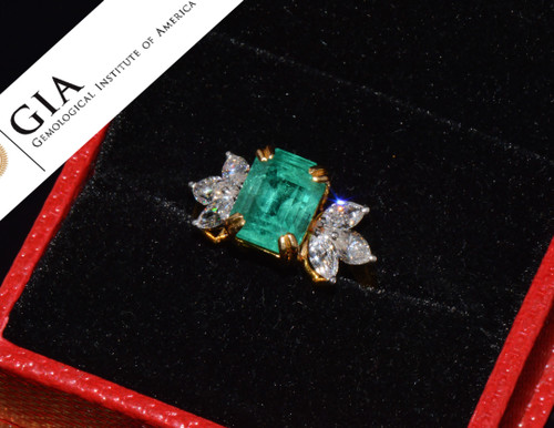 GIA Certified Natural 5.06CTS VS F Diamond Emerald 18K Gold Cocktail Ring