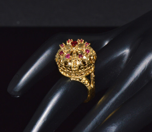 An 18K gold ring set with a round brilliant cut diamond and