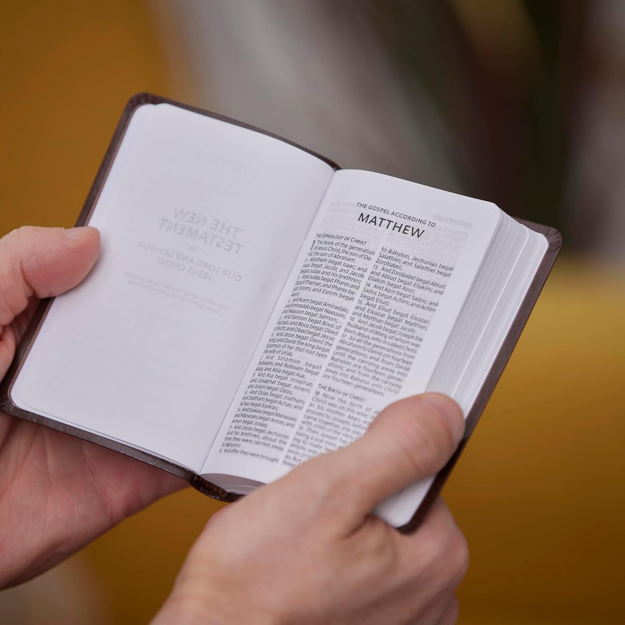 KJV Holy Bible: Pocket New Testament with Psalms and Proverbs