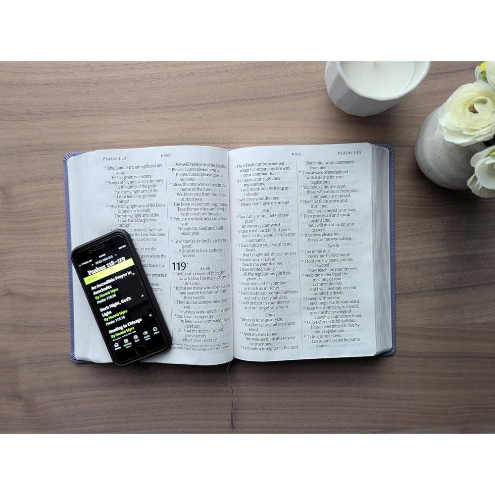 NLT Giant Print Bible, Filament Enabled (Leatherlike, Lavender