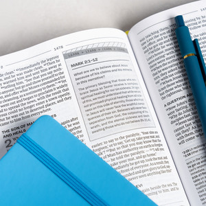 CSB Teen Study Bible, Optimal Type, Blue Hardcover - Case of 12