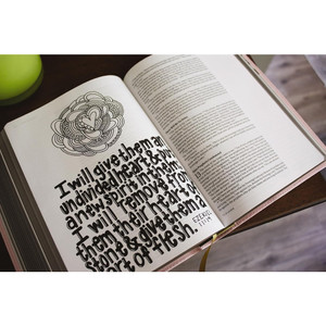 NIV Beautiful Word Coloring Bible, Leathersoft, Pink - Case of 10