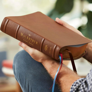 LSB MacArthur Study Bible 2nd Edition, Comfort Print (Premium Goatskin Leather, Brown)