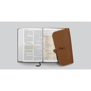 ESV Student Study Bible (Natural Leather, Brown, Flap with Strap)