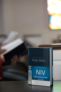 NIV Pew Bible, Large Print (Hardcover, Navy) - Bulk Case of 12