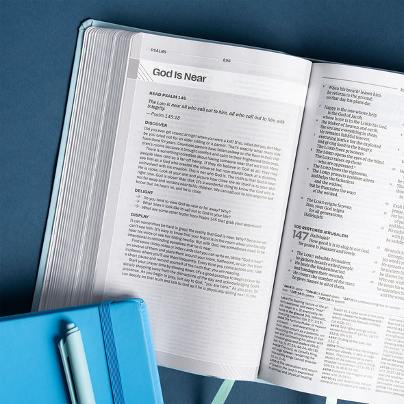 CSB Teen Study Bible, Optimal Type, Mint LeatherTouch - Case of 12