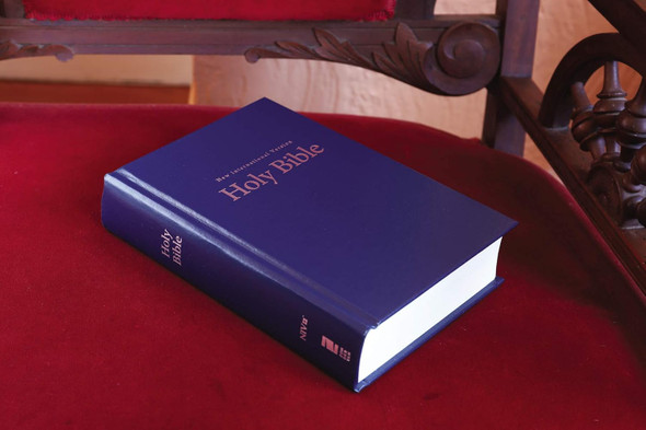 NIV Pew Bible, Large Print (Hardcover, Navy) - Bulk Case of 12