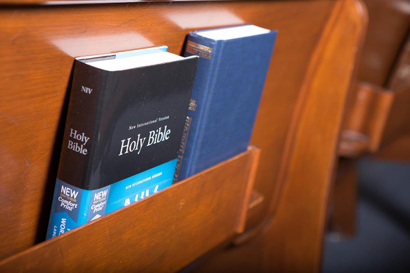 NIV Pew Bible, Large Print (Hardcover, Black) - Bulk Case of 12