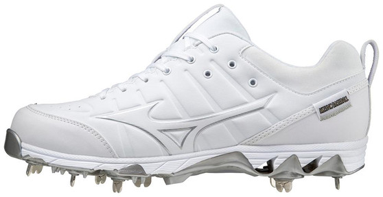 MIZUNO 9-SPIKE® AMBITION 2 LOW MEN’S METAL BASEBALL CLEAT