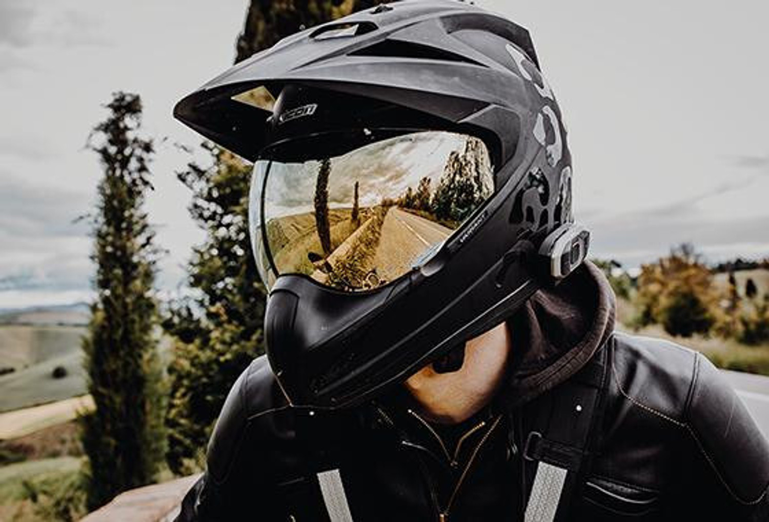 SENA SF4 Bluetoothコミュニケーションシステム Sena SF4 Motorcycle Bluetooth Communication System with Dual