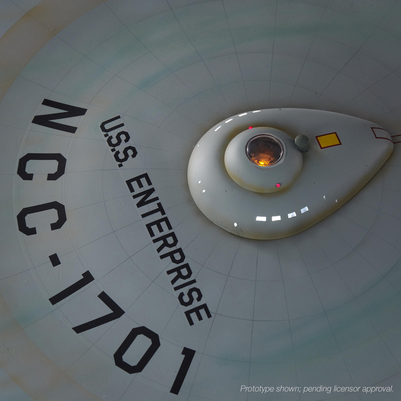 1:350 scale Die Cast Replica Star Trek U.S.S. Enterprise