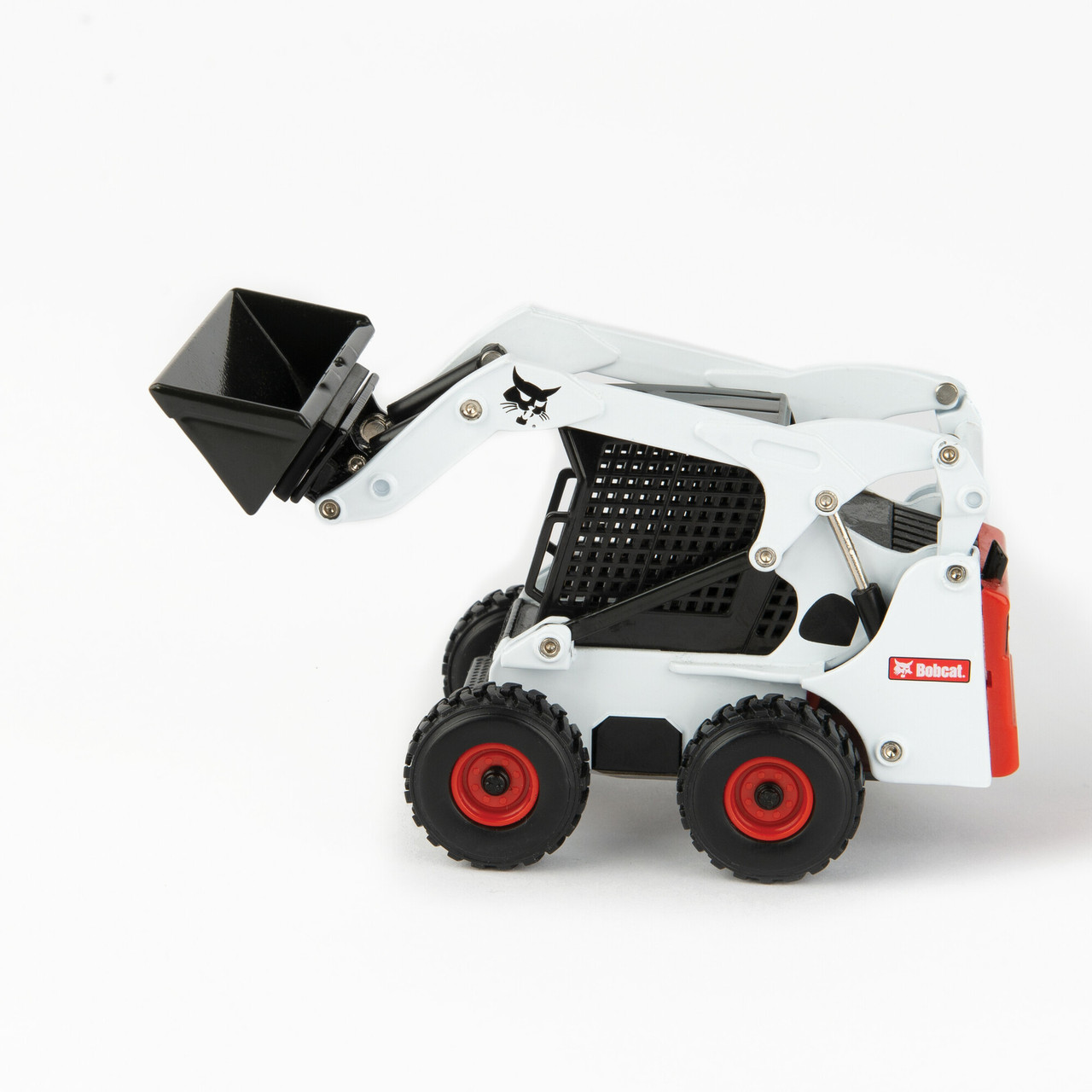 Peterbilt 1:32 Scale 579 Semi with Lowboy Trailer & 2 Bobcat S450