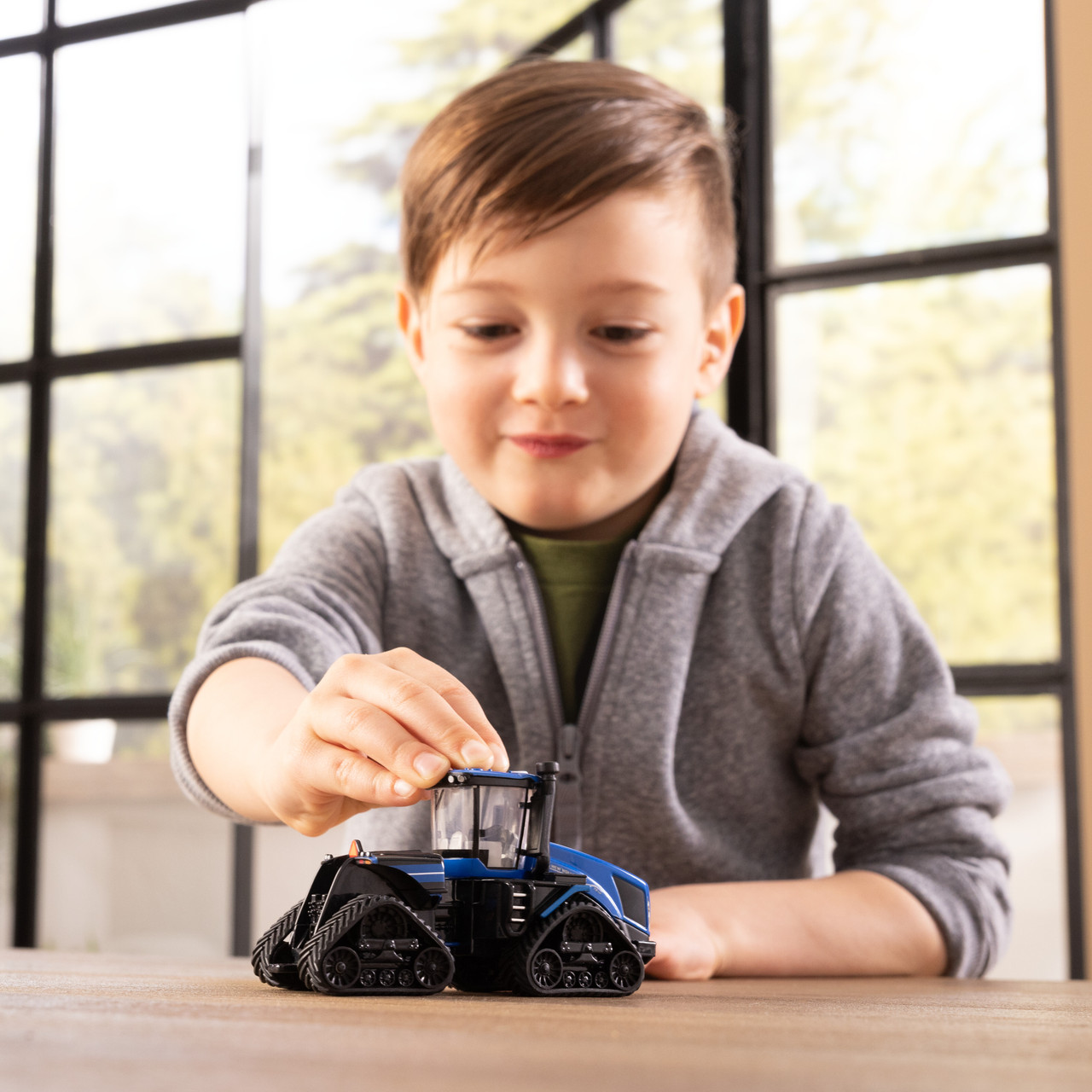 New Holland 1:64 Scale SmartTrax T9.700 Tractor – Die-Cast Metal