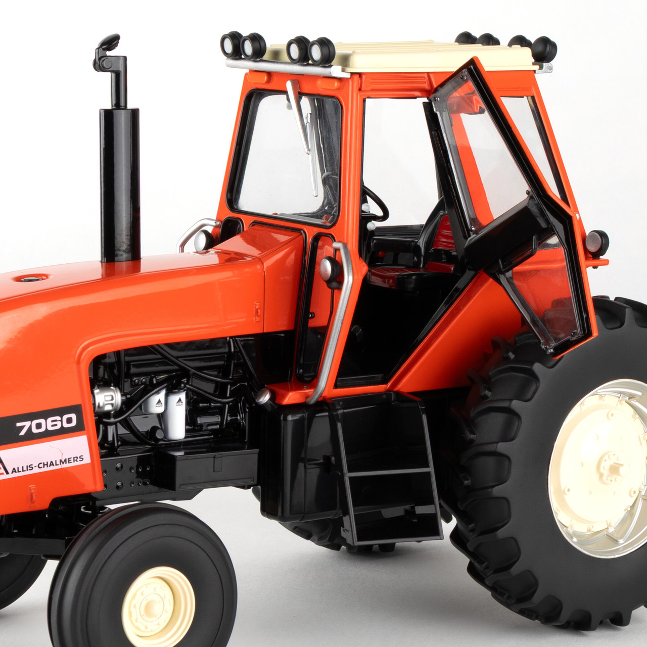 Allis-Chalmers 7060 Black Chassis Tractor – 1:16 Scale – Die-Cast