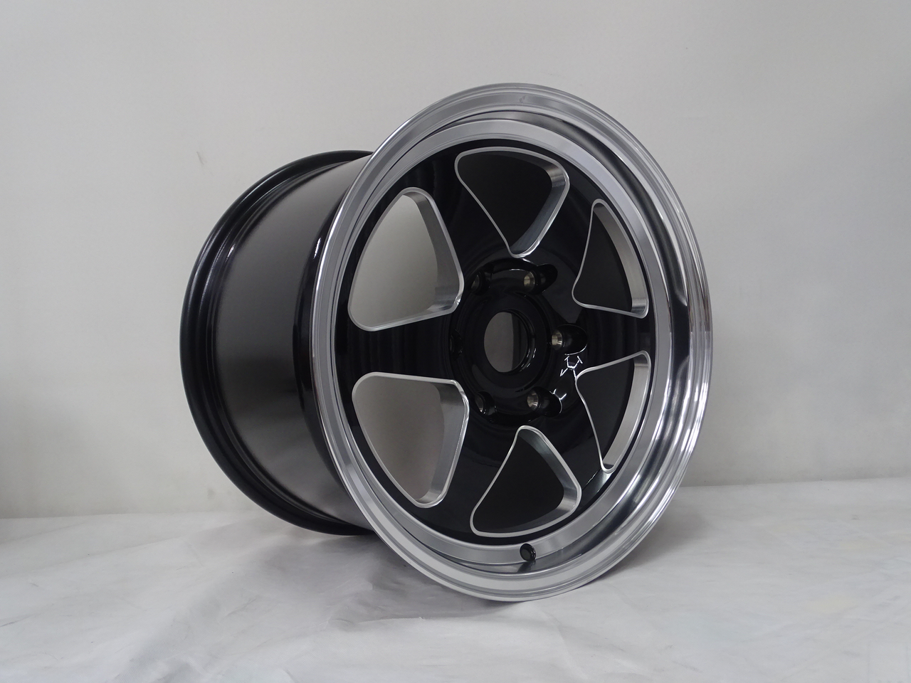 Weld 17x7 Ventura 6 Drag Wheel 6x139.7 BC ET 00 BS 4.00 Gloss Black (Silverado) S15677084400