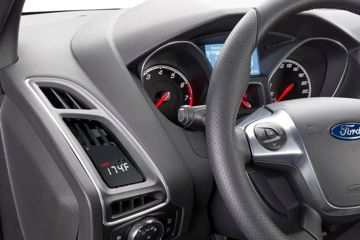 P3 Gauge P3 V3 OBD2 Multi-Gauge Red / White (2011 - 2018 Ford Focus / 2011 - 2018 Ford Focus ST / 2011 - 2018 Ford Focus RD) L3P3FFO3