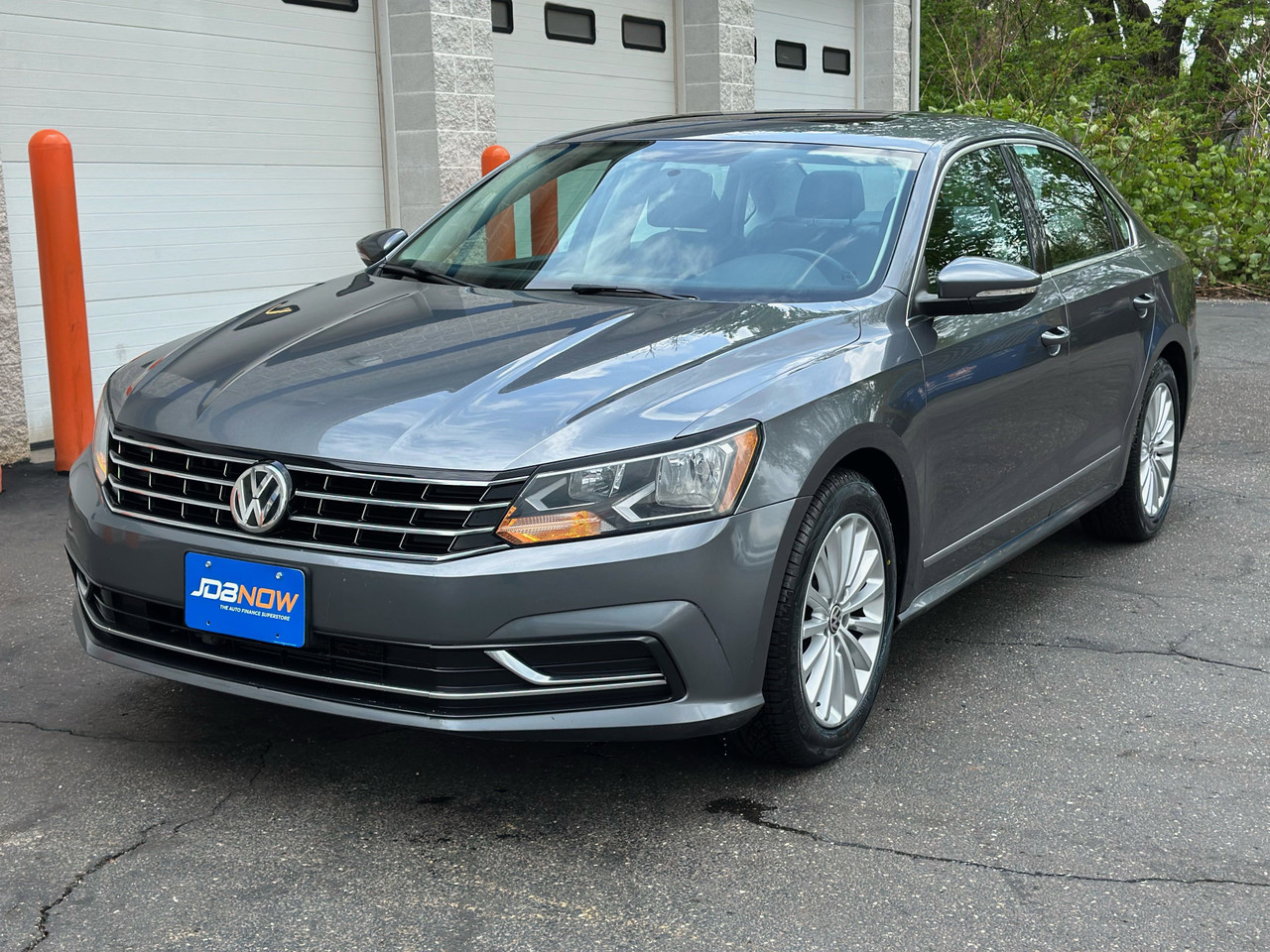 2017 Volkswagen Passat SE's photo